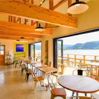 เพลิดเพลินกับพิซซ่าแท้ที่อบด้วยเตาไม้ที่คาเฟ่