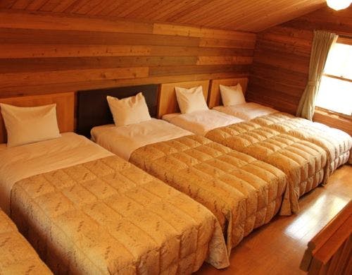 コテージ棟メゾネットの2階寝室