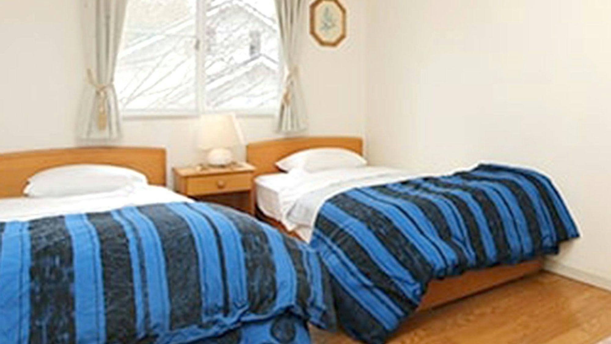 ห้องพักเตียงคู่พร้อมเตียงเดี่ยว 2 เตียง