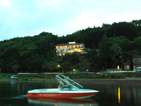 ทัศนียภาพจากทะเลสาบยามานากะ