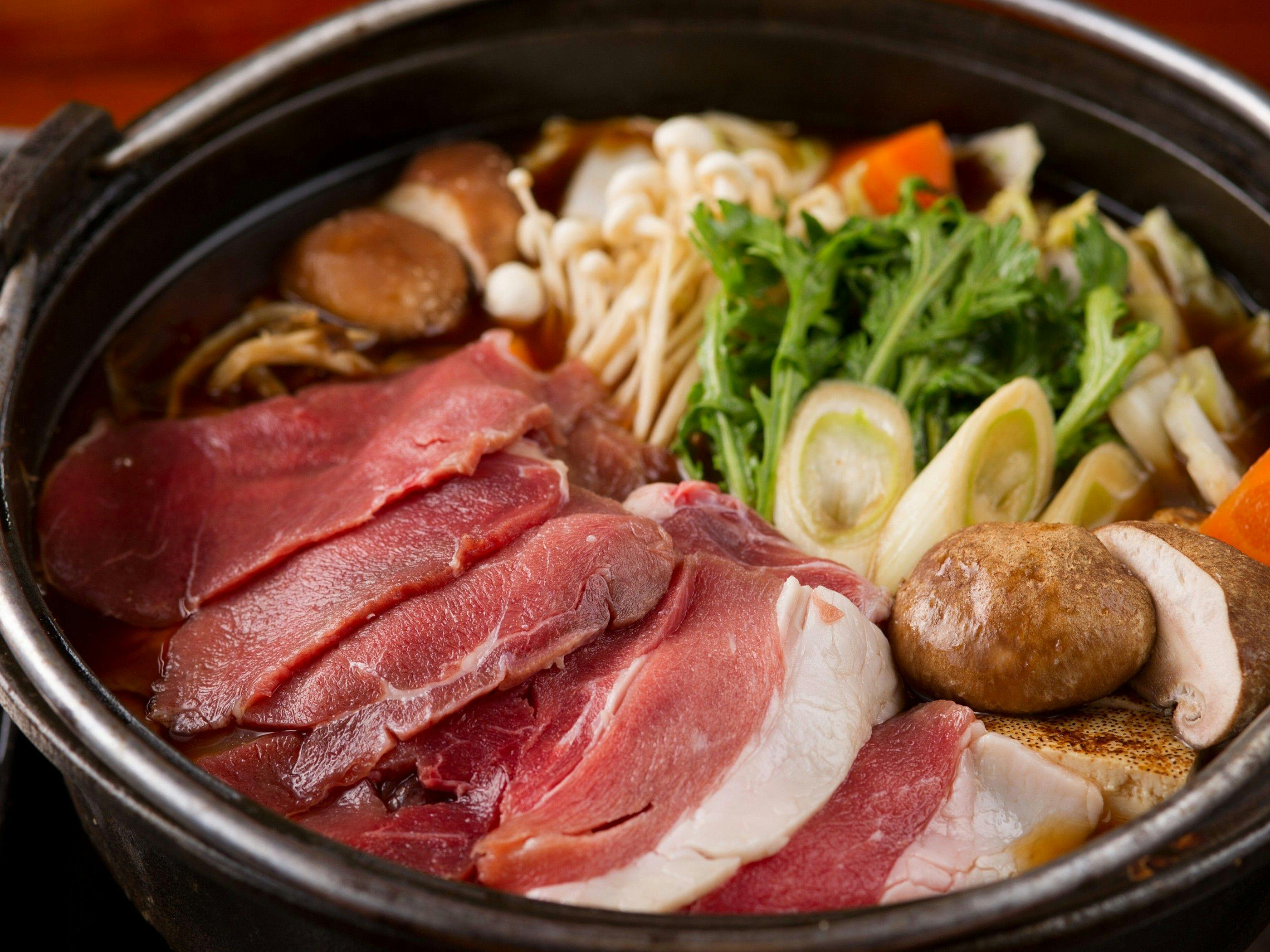 이즈 아마기의 지역 전통 냄비 요리 '이노시시 나베'