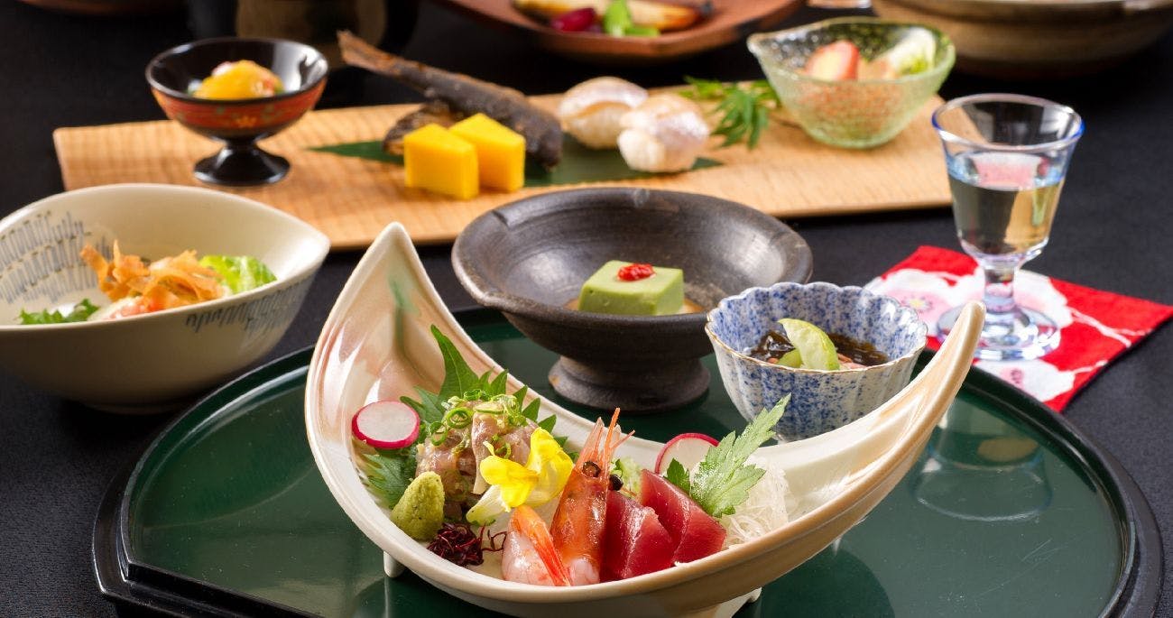 지역 재료 가득 - 창작 가이세키 '아마기고에'