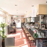 ชั้น 1 มีร้านอาหาร