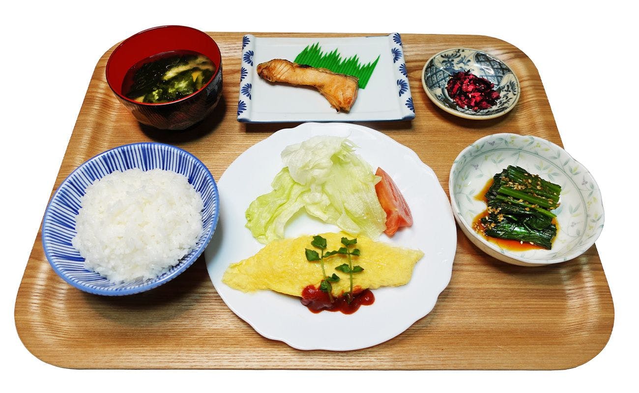 อาหารเช้าเปลี่ยนทุกวัน จานบริการตนเอง.