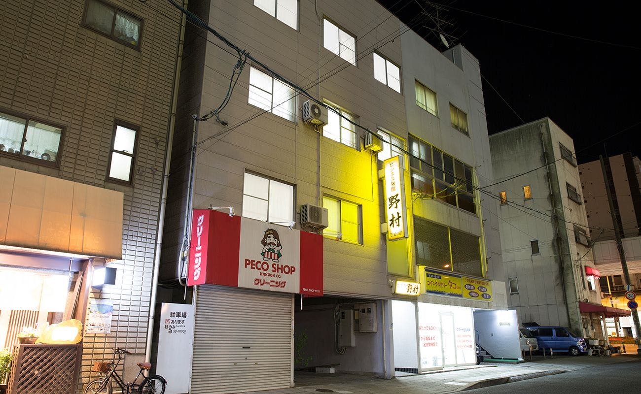 ภายนอกสิ่งอำนวยความสะดวกในเวลากลางคืน