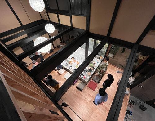 2階から1階リビングを望む