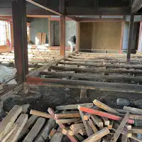 ระเบียงฤดูใบไม้ผลิก่อนการปรับปรุง