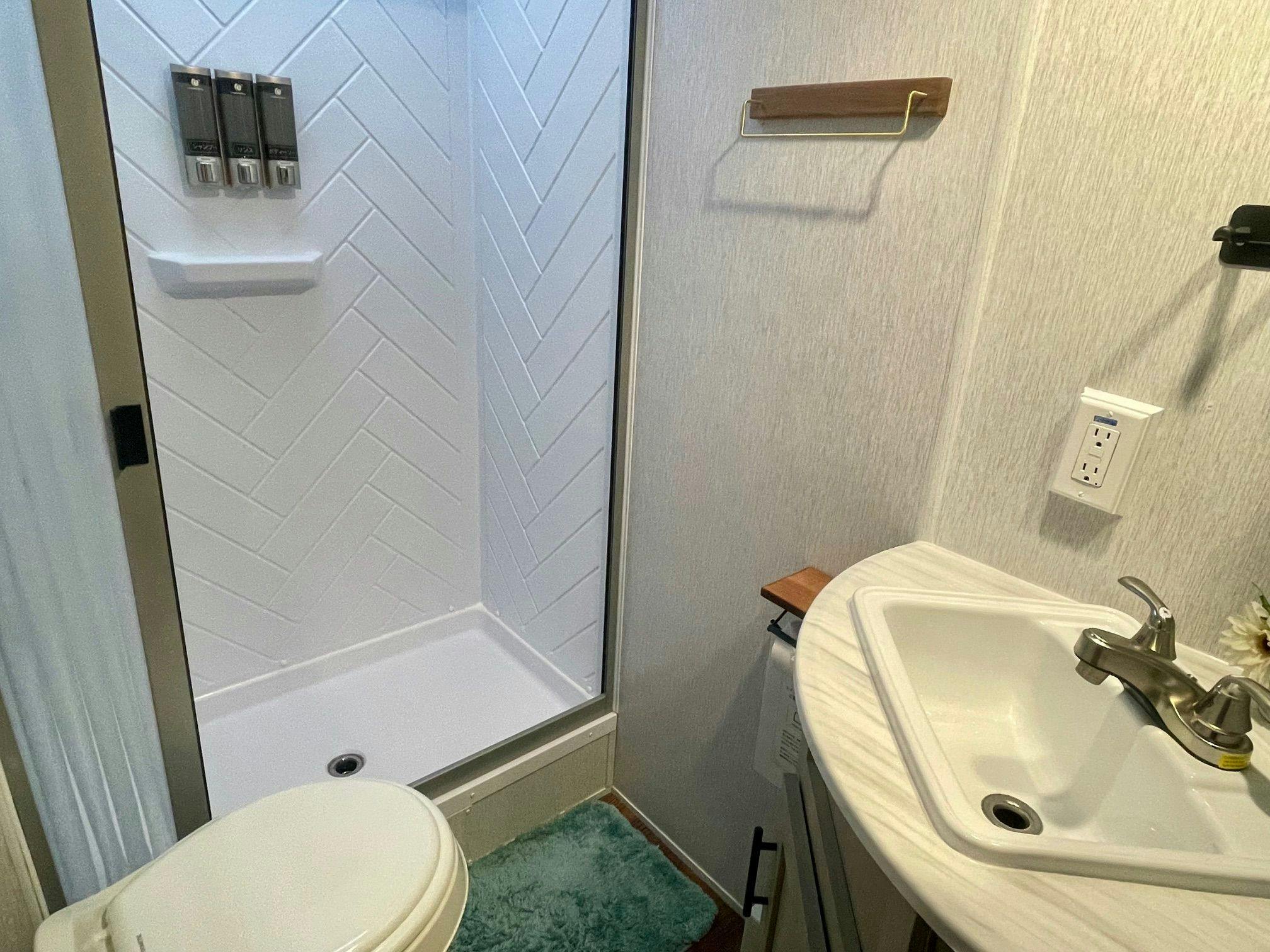 บ้านรถพ่วงพร้อมพื้นที่น้ำ