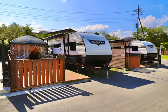 ภายนอกบ้านรถพ่วง