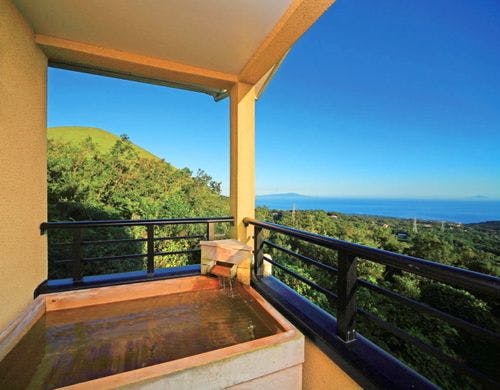 【客室露天風呂一例】桧風呂