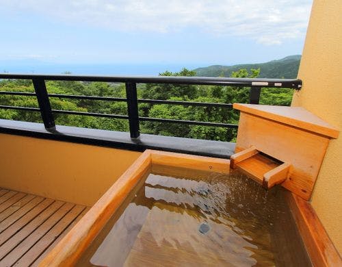 【客室露天風呂一例】陶器風呂