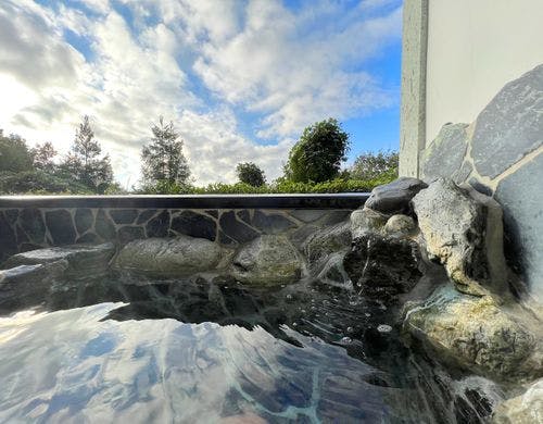 【客室露天風呂一例】岩風呂