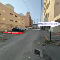 รูปภาพแสดงความสัมพันธ์ระหว่างทางเข้าอาคารและที่จอดรถ