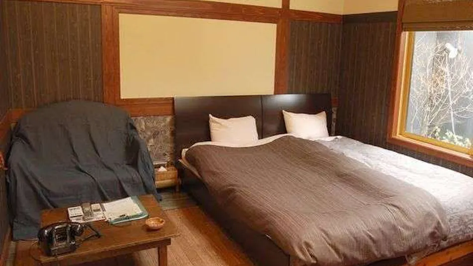 Berza Cat: Private Onsen with 5 Saunas, All-You-Can-Eat & Drink Pork Shabu and Alcohol