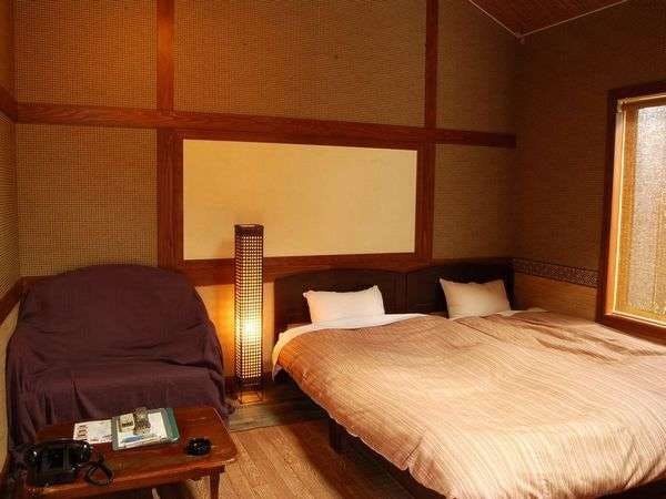 Berza Cat: Private Onsen with 5 Saunas, All-You-Can-Eat & Drink Pork Shabu and Alcohol