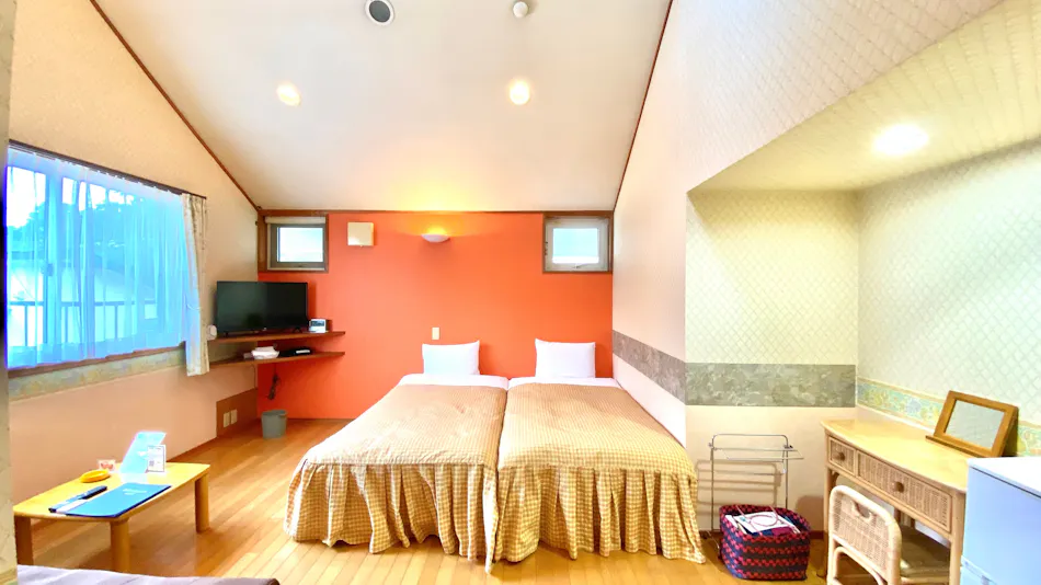 Berza Cat: Private Onsen with 5 Saunas, All-You-Can-Eat & Drink Pork Shabu and Alcohol
