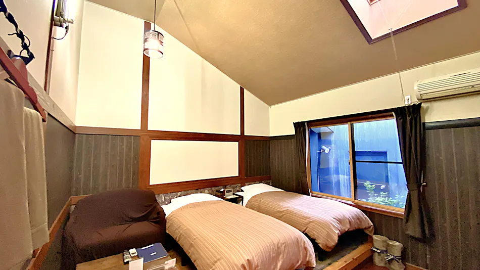 Berza Cat: Private Onsen with 5 Saunas, All-You-Can-Eat & Drink Pork Shabu and Alcohol