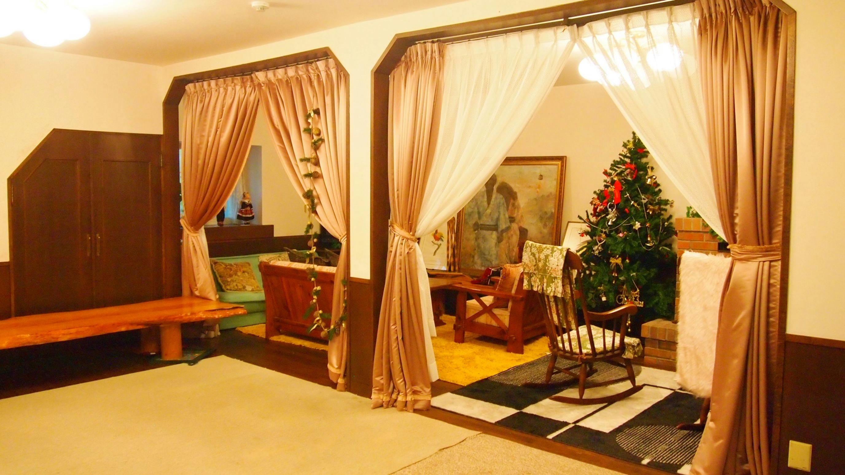 [Contoh di dalam gedung] Aula besar