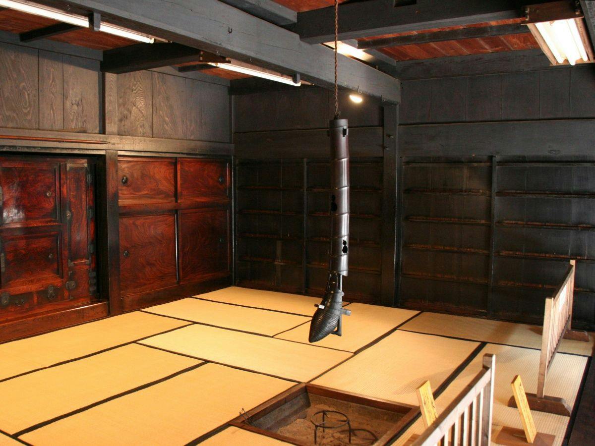Tsurutomi Residence