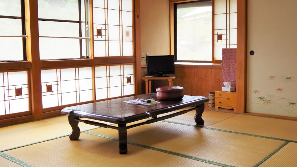 Tsurutomi Residence