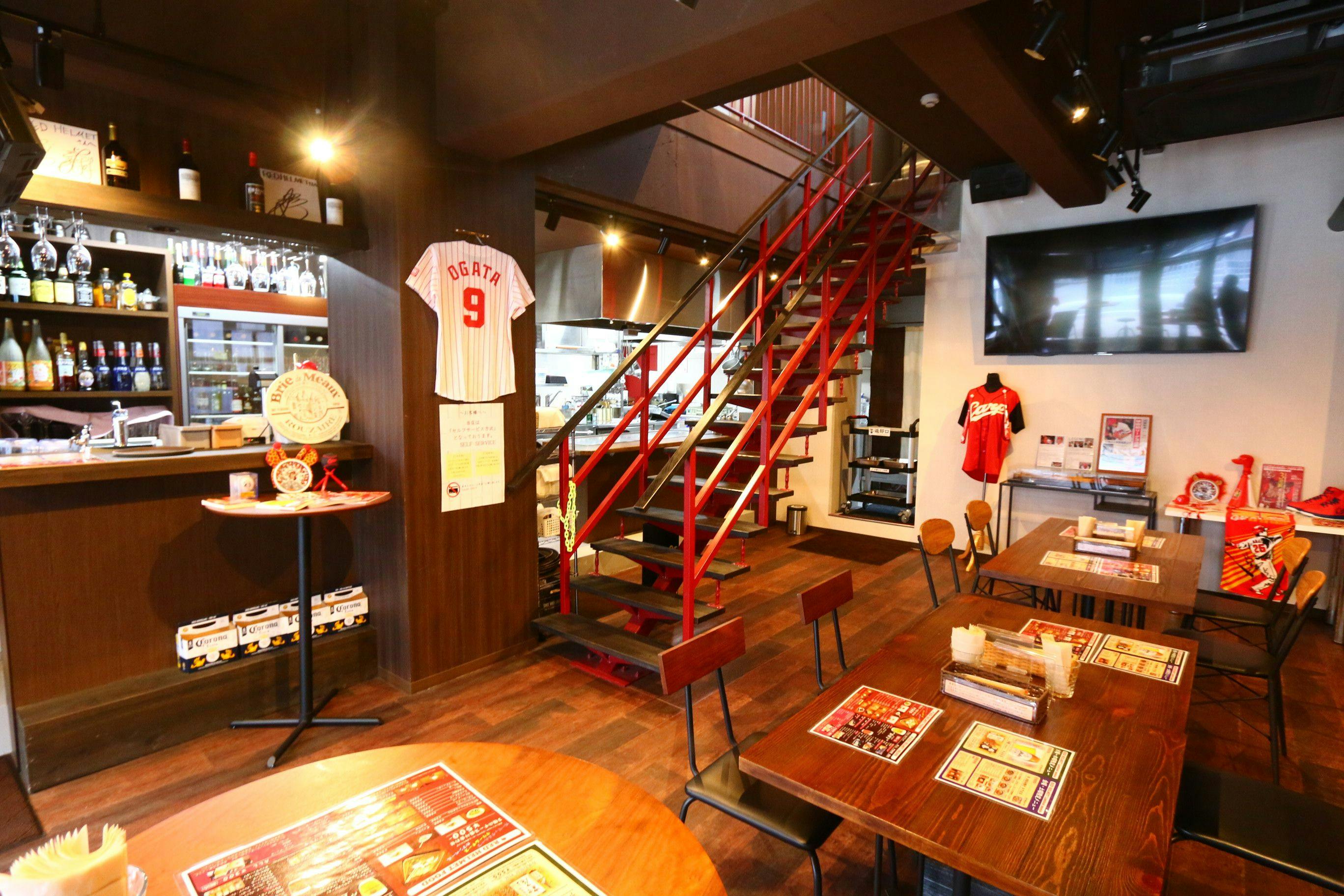 RED HELMET House & Sports Cafe Bar Hiroshima