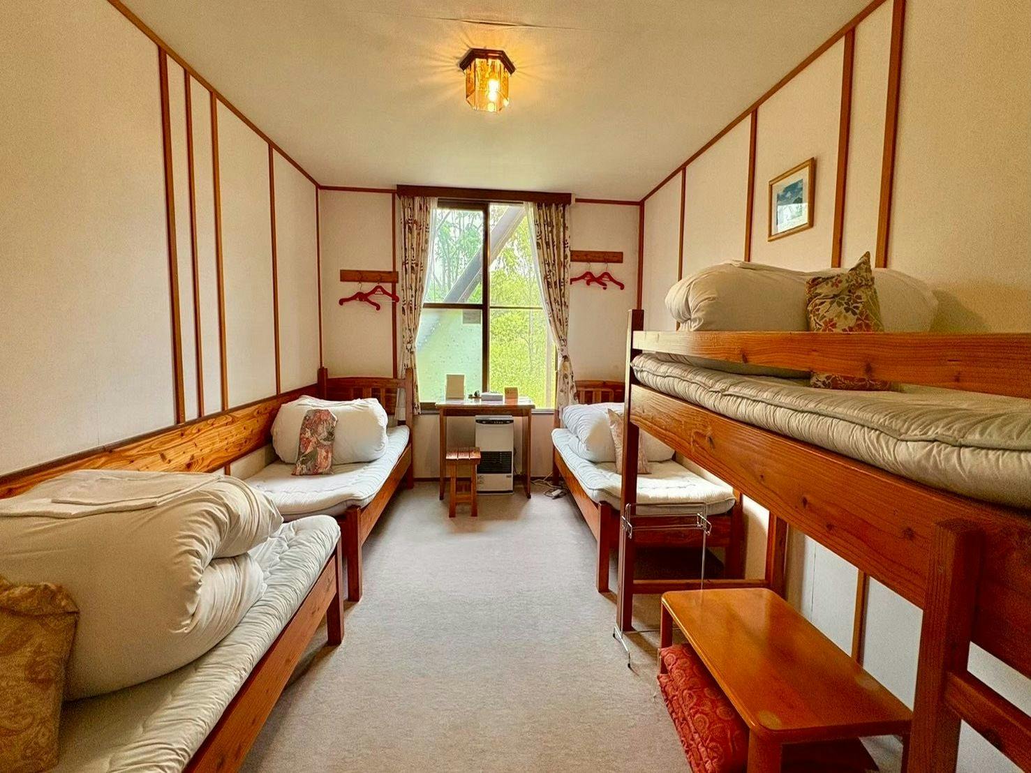 ห้องพักหญิงแบบรวมในอาคารหลัก