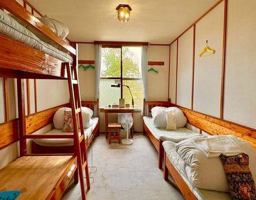 本館の男性ドミトリールームのお部屋。