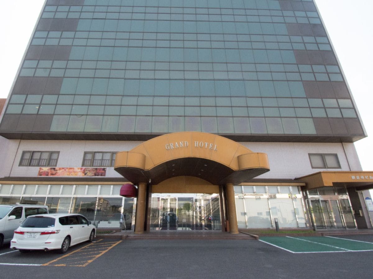 ทางเข้าอาคารพิธี