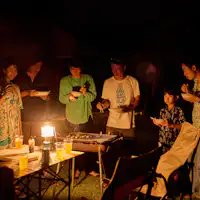 บาร์บีคิวบนสนามหญ้าหน้าล็อบบี้