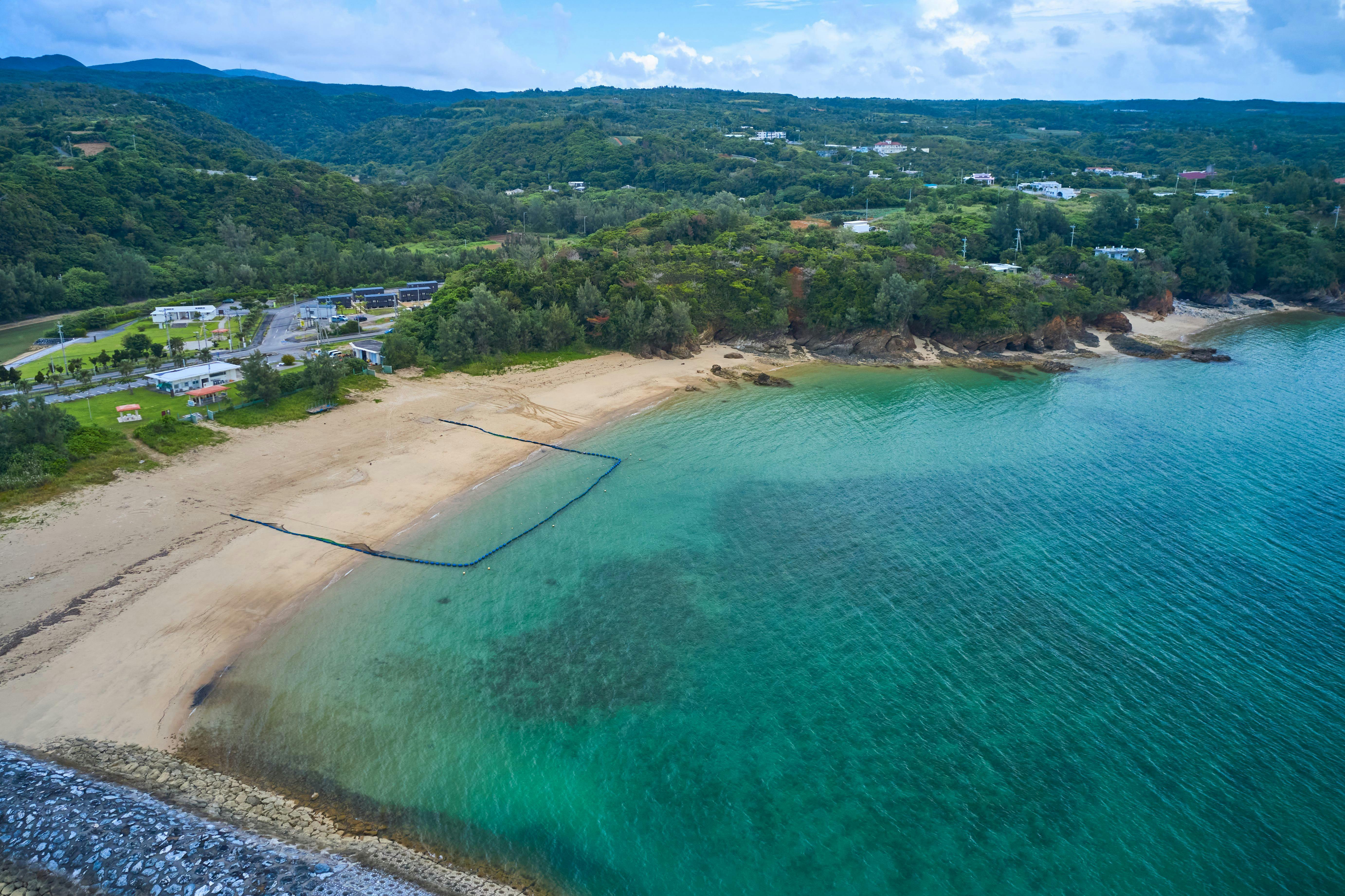 โรงแรมด้านนอกจากฝั่งชายฝั่งตะวันตกของจังหวัดโอกินาว่า