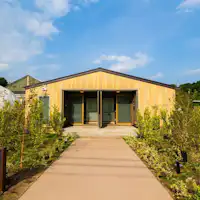 ห้องน้ำ ห้องอาบน้ำ และห้องแต่งหน้าครบครัน