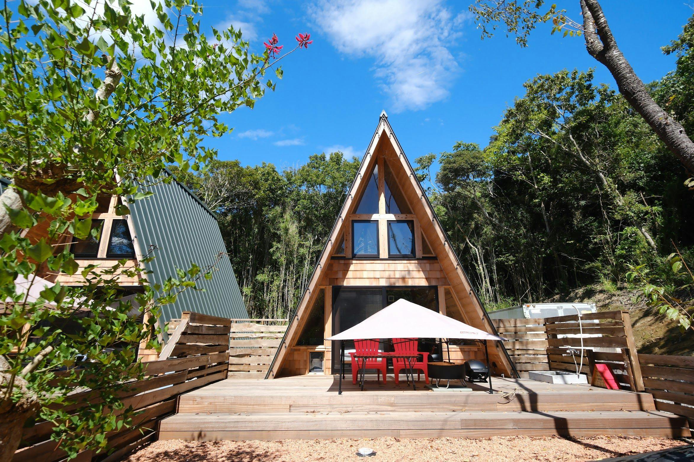 写真：ＴＨＥ　ＤＯＧ　ＤＥＰＴ　ＧＡＲＤＥＮ　ＲＥＳＯＲＴ　館山犬石