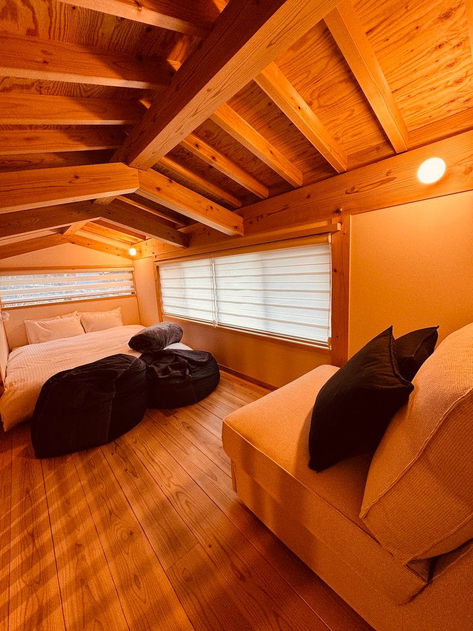 ห้องนอนเตียงลอฟต์ (ขนาดควีนยุโรป)