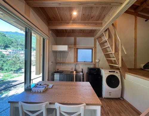 キッチン、バーテーブル。