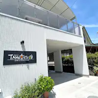 ทามะโคเตะภายนอก◆ทางเข้าด้านซ้ายคืออาคาร A ทางเข้าด้านขวาคืออาคาร B