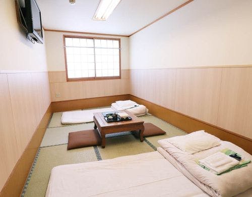 お部屋にお茶をご用意しています