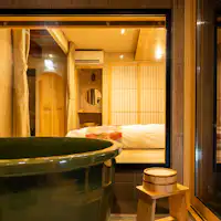 อ่างอาบน้ำกึ่งกลางแจ้ง