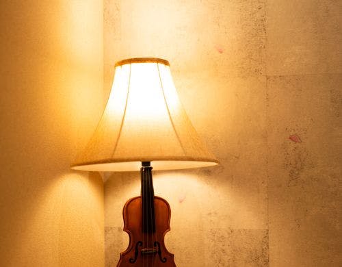 バイオリンのスタンド照明