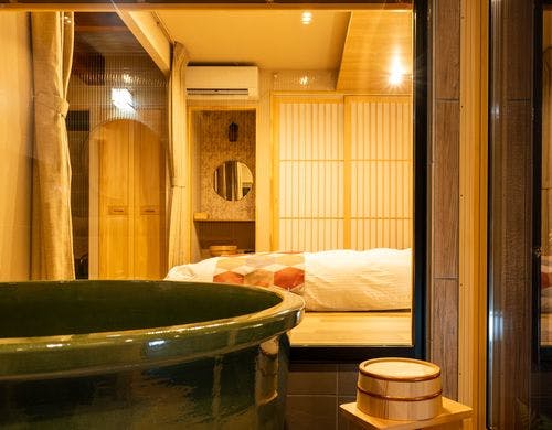 浴室からのベッドルーム