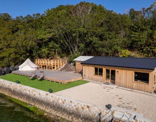 船で行く 1日1組限定の絶景宿