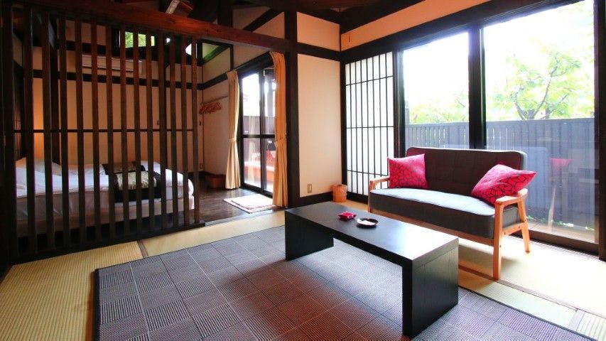 Whispering Wind Retreat Accommodation - Yamaakari