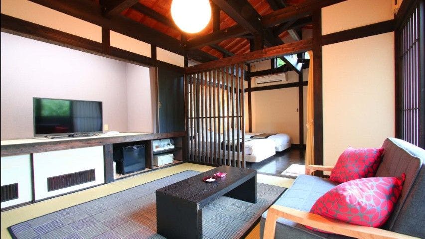 Whispering Wind Retreat Accommodation - Yamaakari
