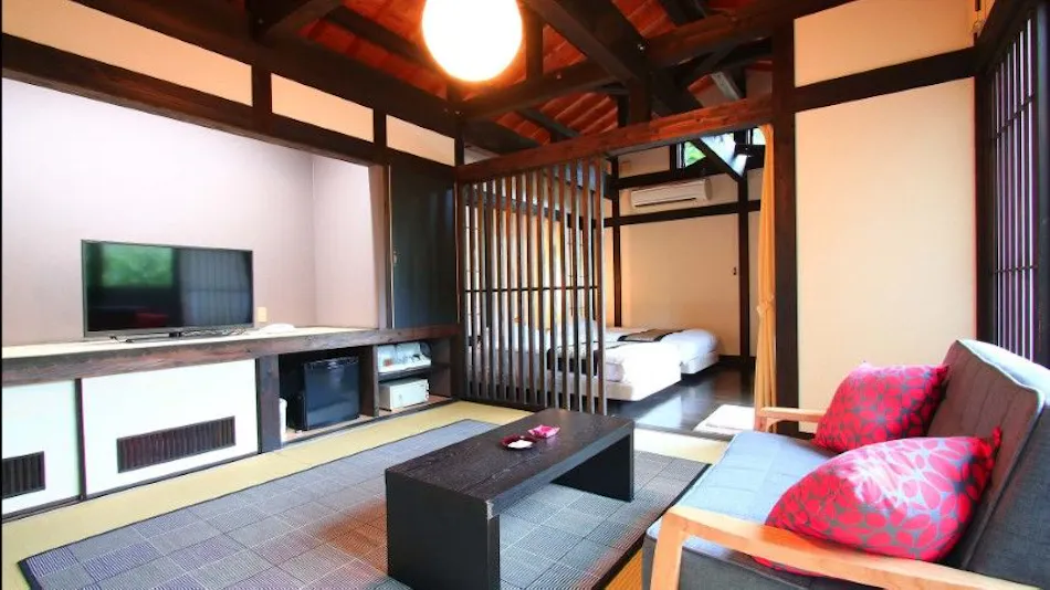 Whispering Wind Retreat Accommodation - Yamaakari