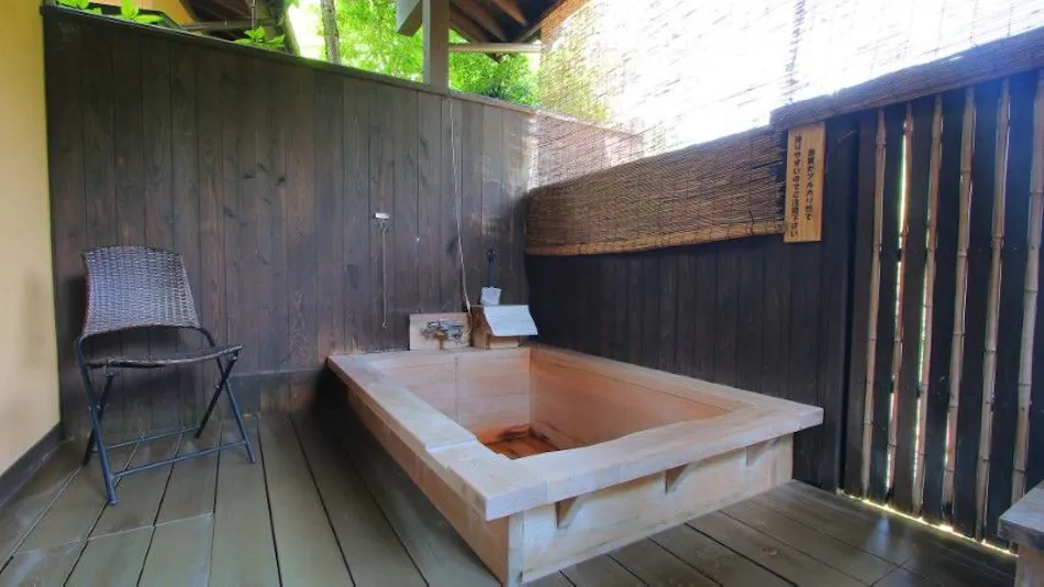 Whispering Wind Retreat Accommodation - Yamaakari
