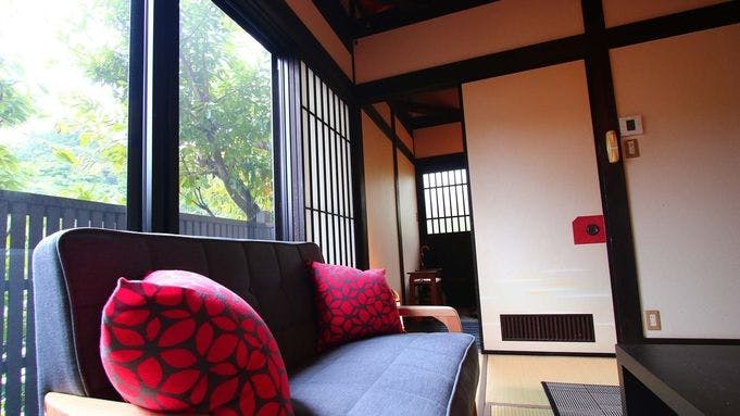 Whispering Wind Retreat Accommodation - Yamaakari