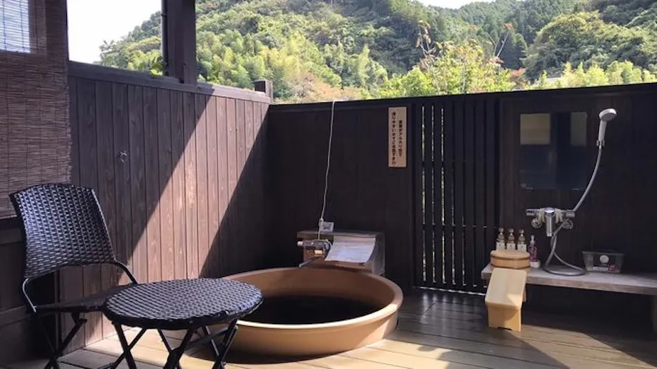 Whispering Wind Retreat Accommodation - Yamaakari