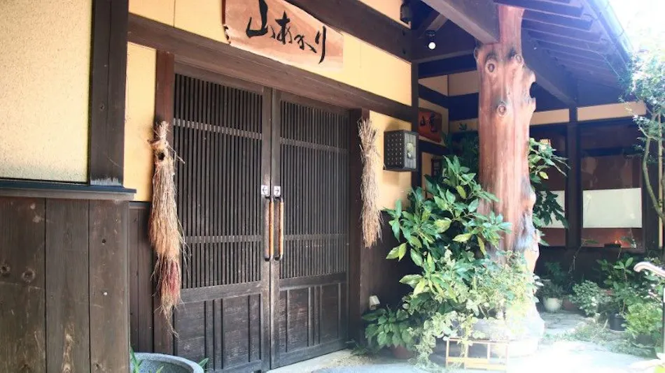 Whispering Wind Retreat Accommodation - Yamaakari