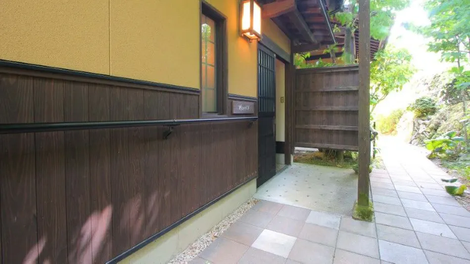 Whispering Wind Retreat Accommodation - Yamaakari