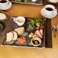 สัมผัสอาหารเช้าทำมือสูตรพิเศษของนาโนะฮานะในบ้านญี่ปุ่นโบราณ