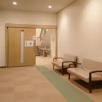 【ภายในอาคาร】ทางเดินเชื่อมระหว่างอาคารหลักและอาคารเสริมในโถงทางเดิน